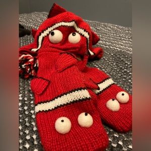 DeLux wool hat & mittens…. adorable!